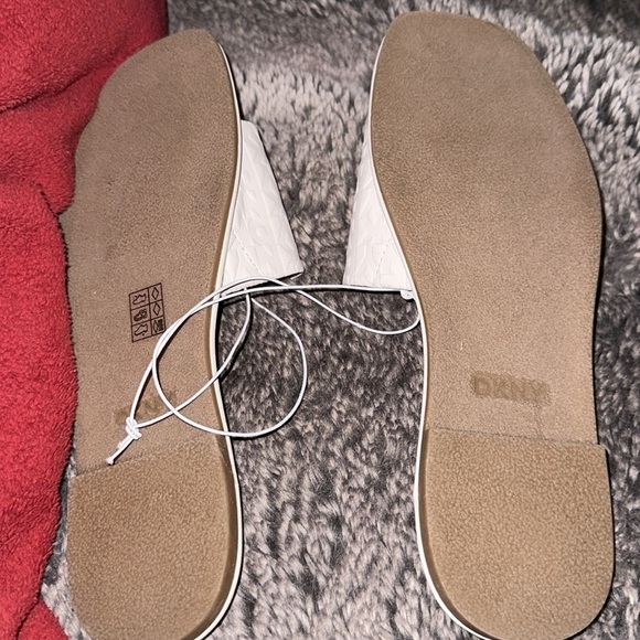 DKNY White Gold Logo Bling Slip On Flat Slides  Sandals Size 6.5 - Picture 8 of 12